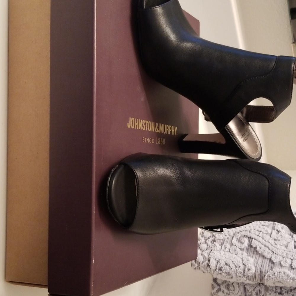 Johnston and Murphy black bootie